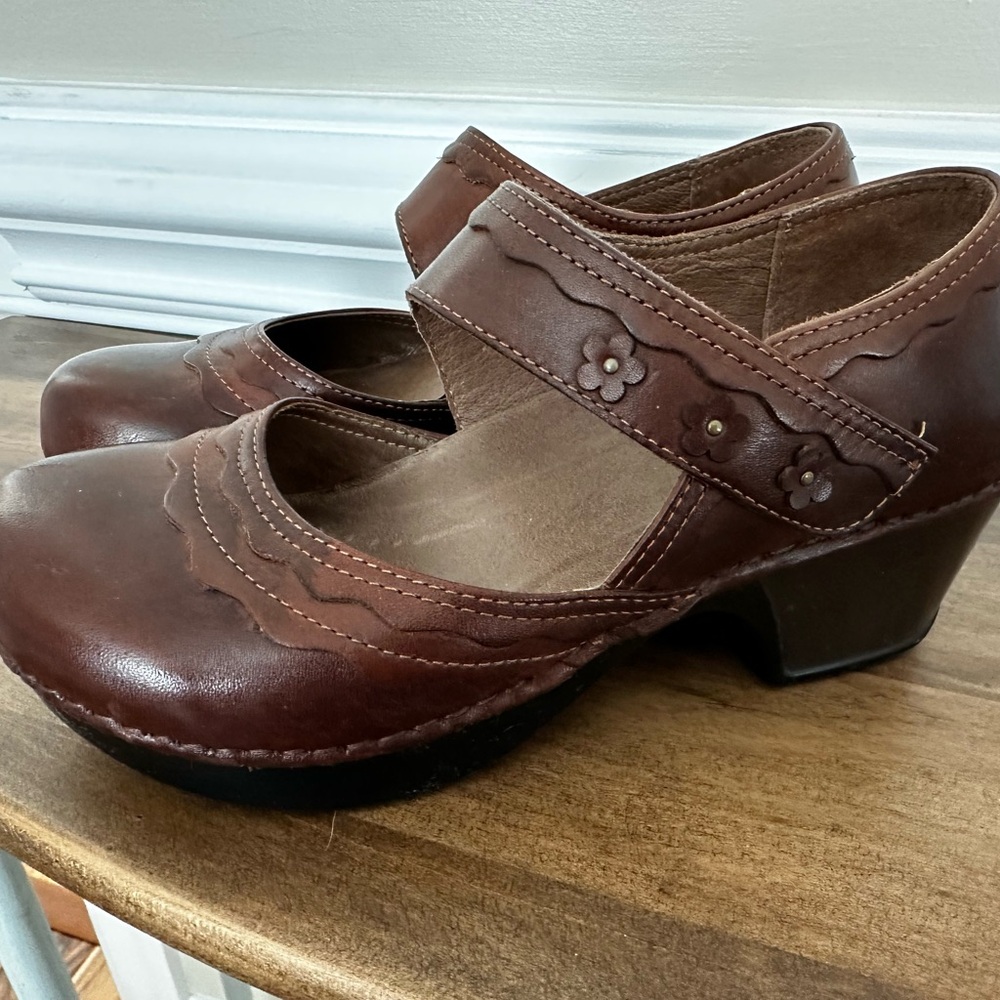 Dansko Brown Mules & Clogs with Leather Material and Low Heel